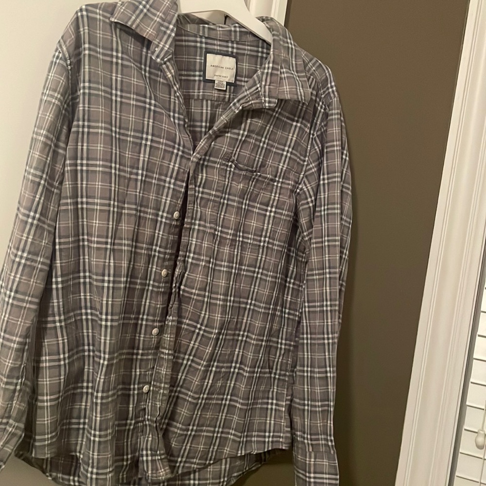 AMERICAN EAGLE BUTTON UP SHIRT